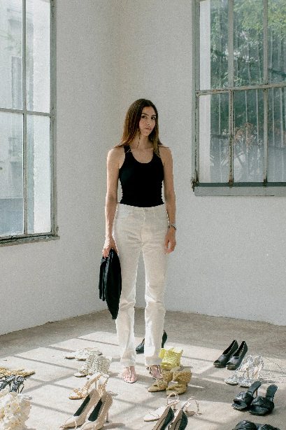 690美元人字拖登顶热搜，逆势走红背后的时尚消费逻辑(图3)