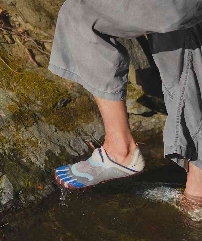 五趾鞋如何从小众走向主流？时尚趋势与搭配灵感解析(图8)