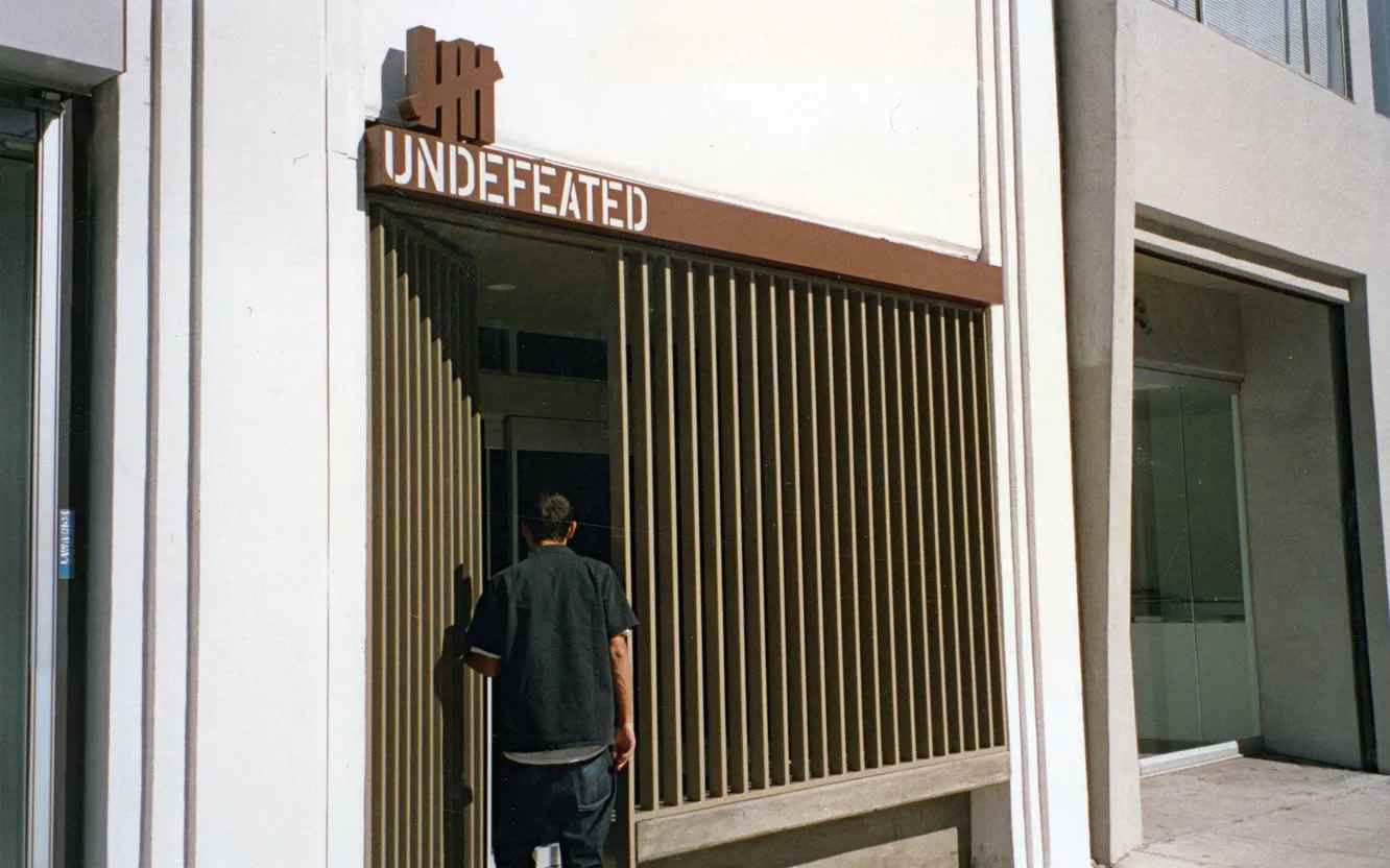 UNDEFEATED联名Air Jordan IV复刻，市场热度与收藏价值解析(图2)