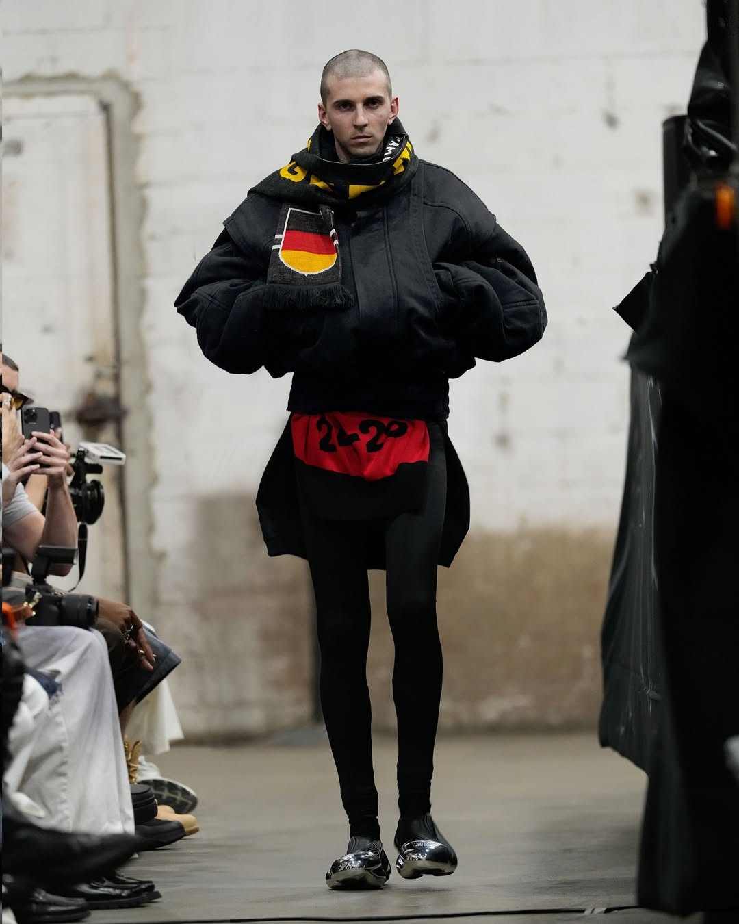 街头基因融合高定骨架，新锐设计师品牌如何定义未来时尚(图9)