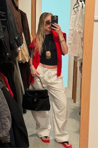 690美元人字拖登顶热搜，逆势走红背后的时尚消费逻辑(图29)