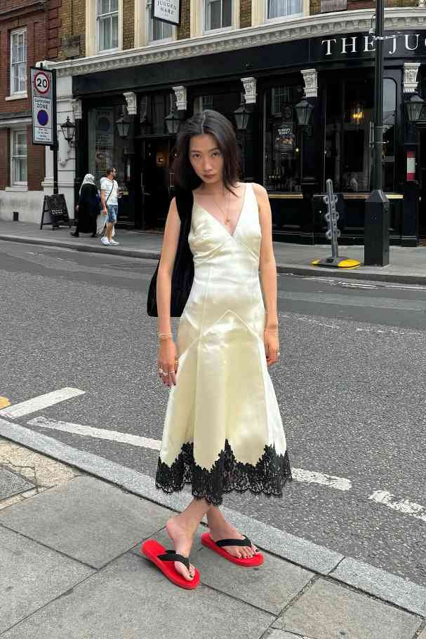 690美元人字拖登顶热搜，逆势走红背后的时尚消费逻辑(图26)