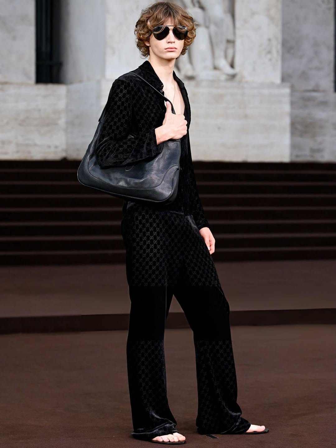 Demna重塑GUCCI美学，即看即买模式引领新风格浪潮(图24)