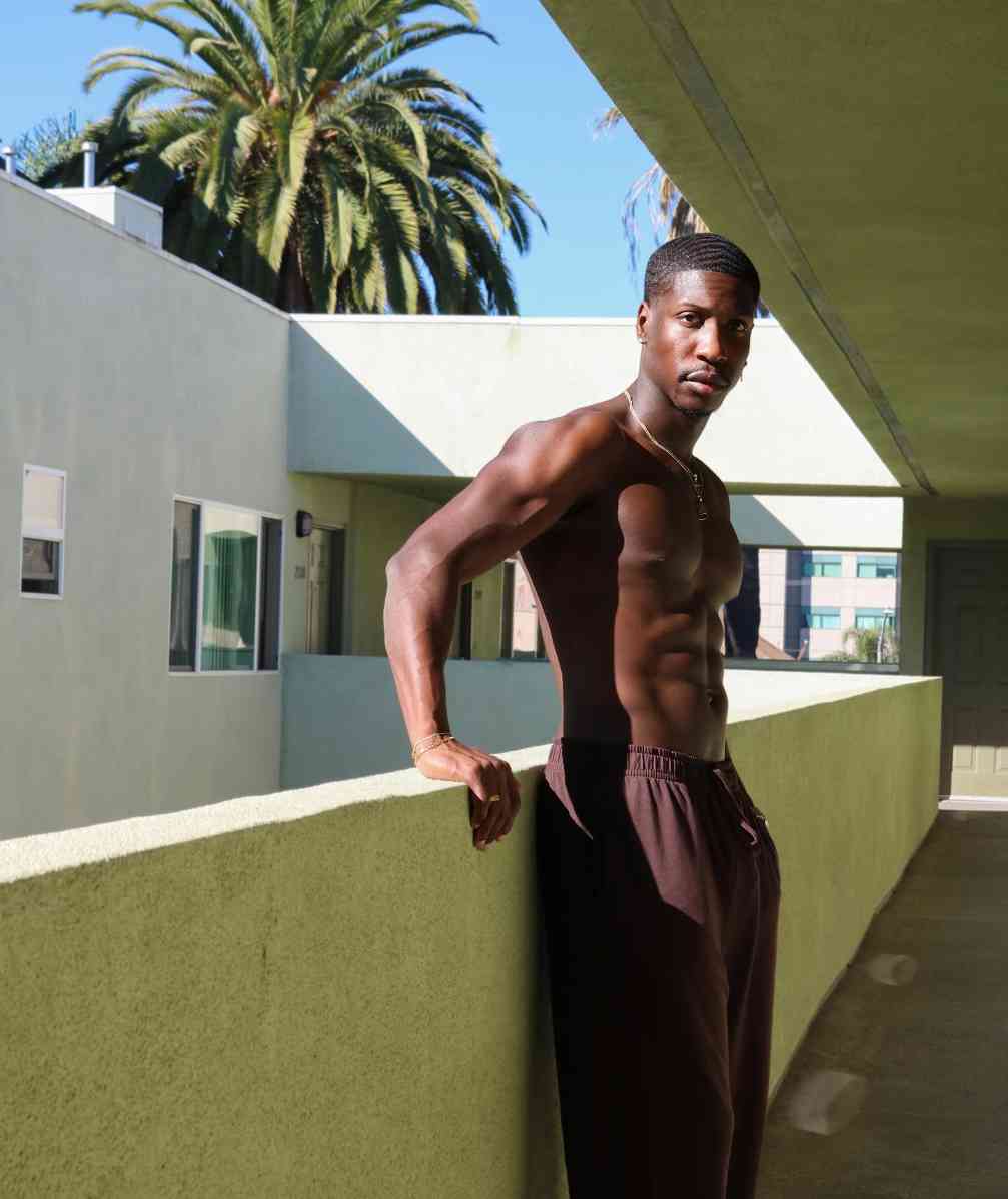 SKIMS男装线如何以普适性与舒适感重塑基础款市场(图15)