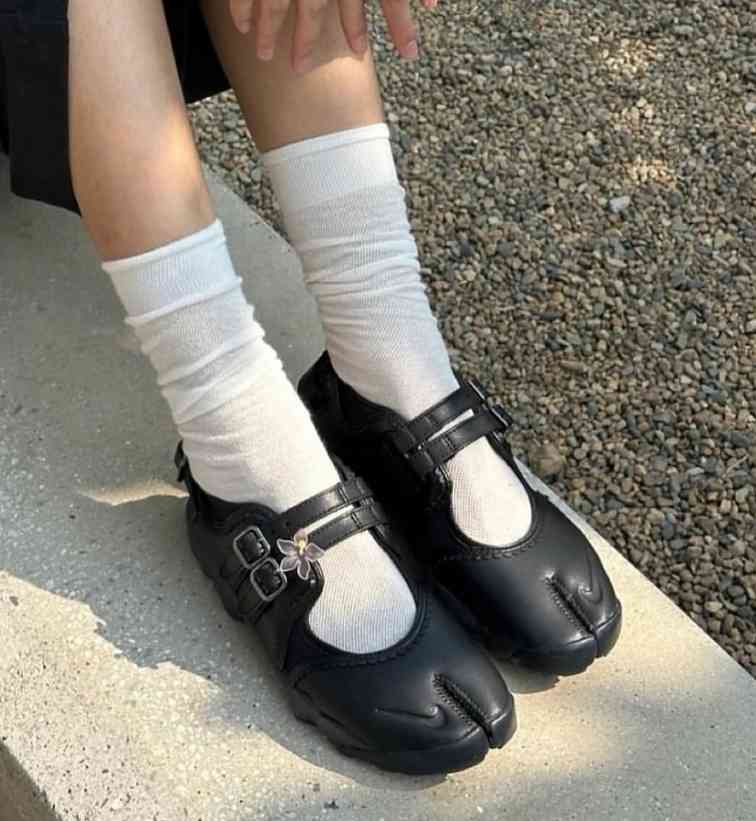 女性化元素如何重塑经典鞋履，芭蕾舞鞋与玛丽珍风格融合新趋势(图14)