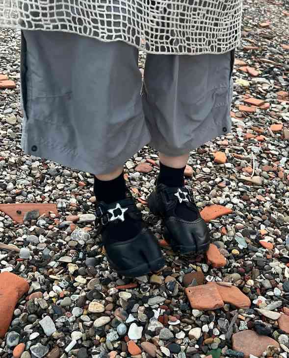 女性化元素如何重塑经典鞋履，芭蕾舞鞋与玛丽珍风格融合新趋势(图17)