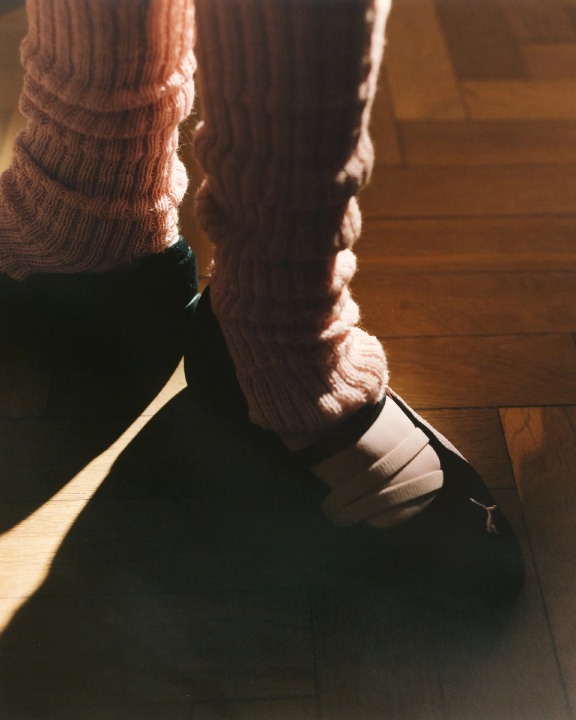 女性化元素如何重塑经典鞋履，芭蕾舞鞋与玛丽珍风格融合新趋势(图4)