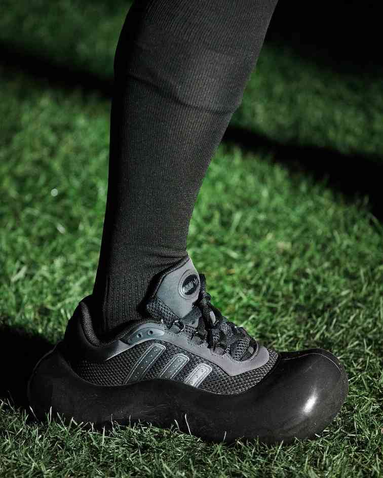AVAVAV与adidas联名系列：颠覆性设计与暗黑美学的碰撞(图10)
