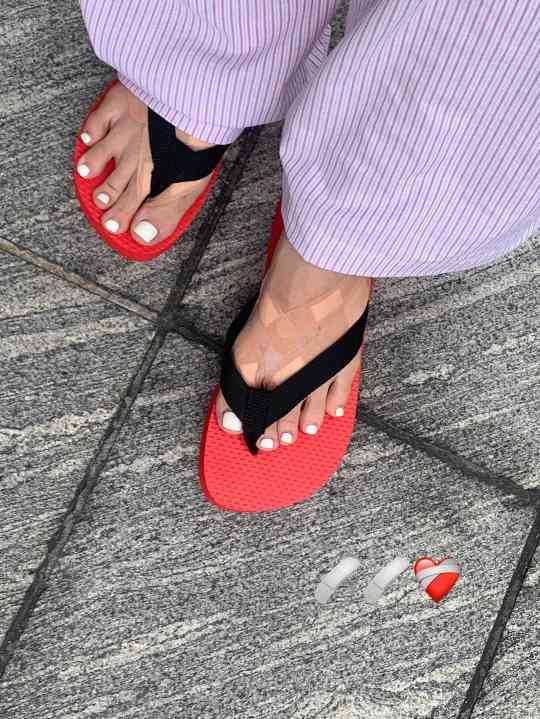 690美元人字拖登顶热搜，逆势走红背后的时尚消费逻辑(图9)