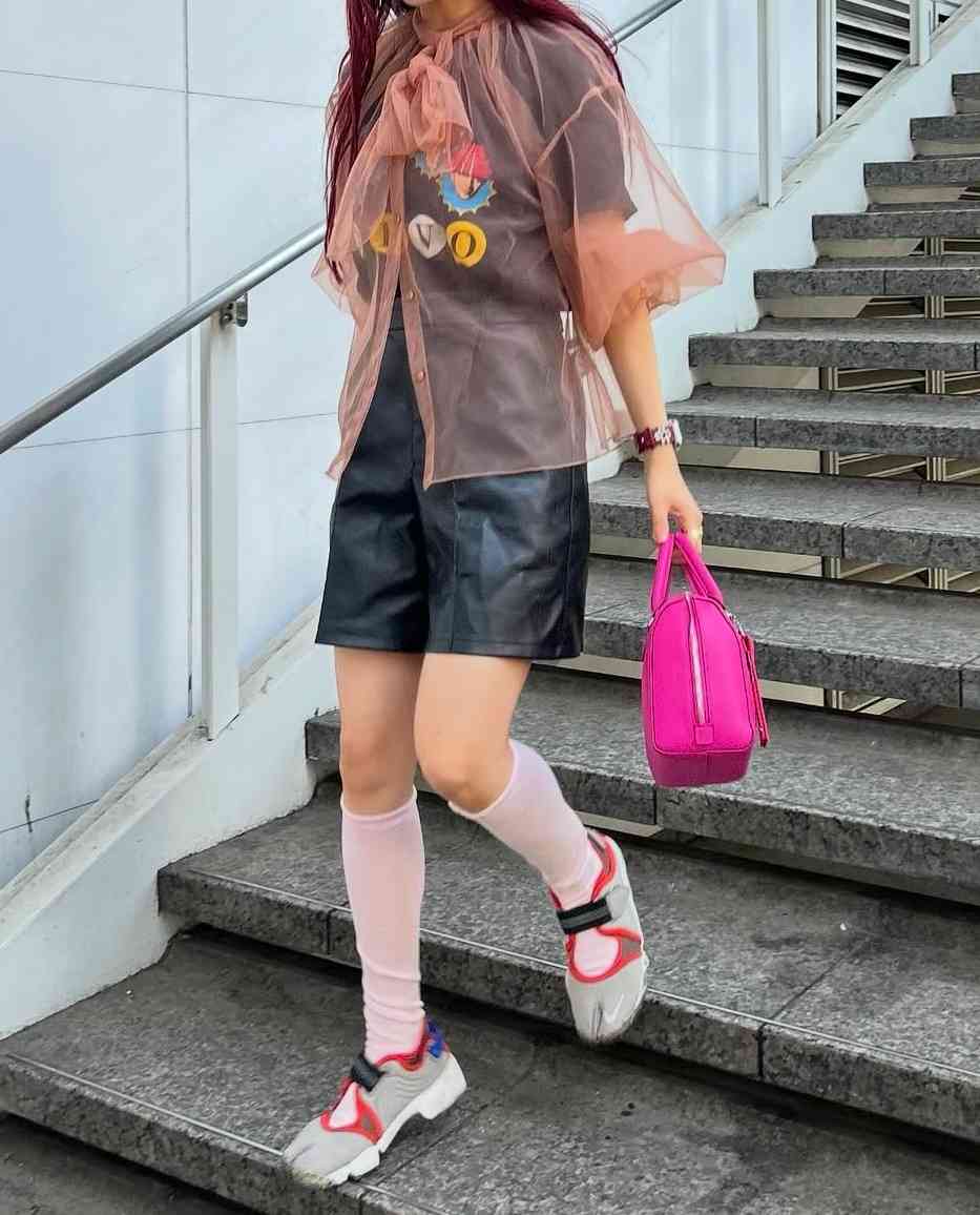 女性化元素如何重塑经典鞋履，芭蕾舞鞋与玛丽珍风格融合新趋势(图21)