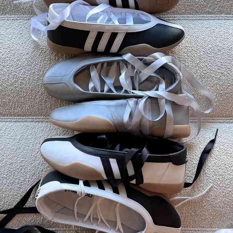 女性化元素如何重塑经典鞋履，芭蕾舞鞋与玛丽珍风格融合新趋势(图3)