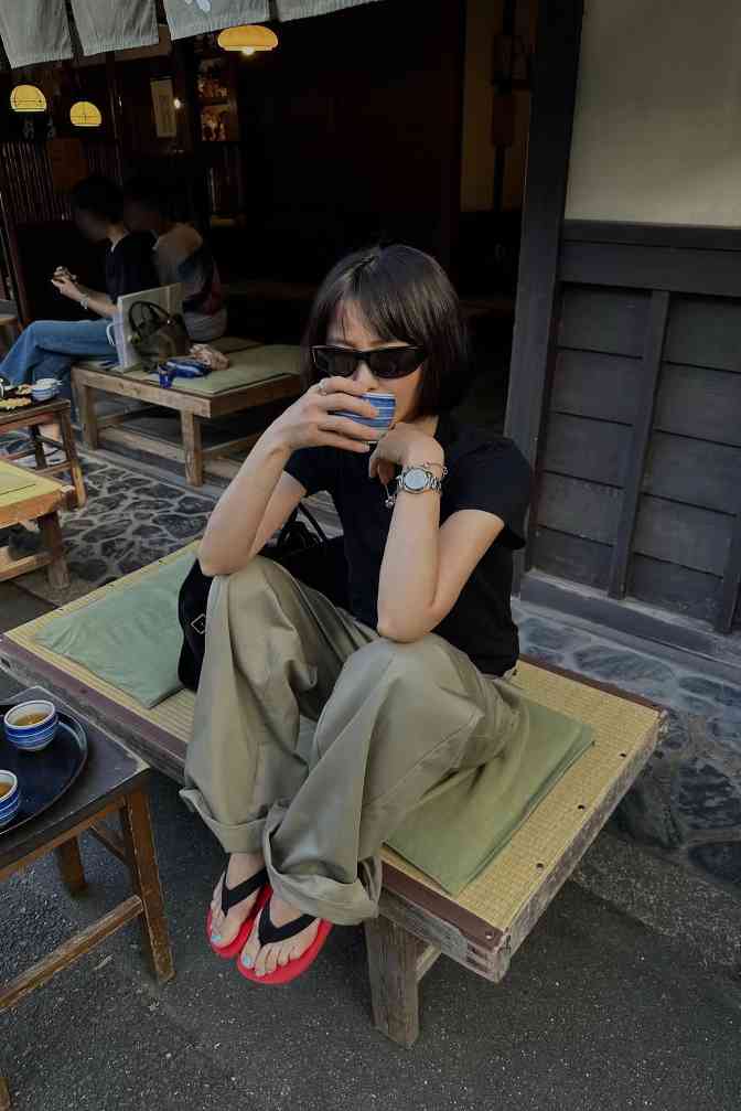 690美元人字拖登顶热搜，逆势走红背后的时尚消费逻辑(图28)