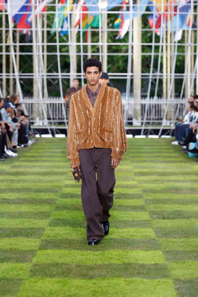 探索时尚品牌如何通过系列设计传递多元文化与团结理念(图19)