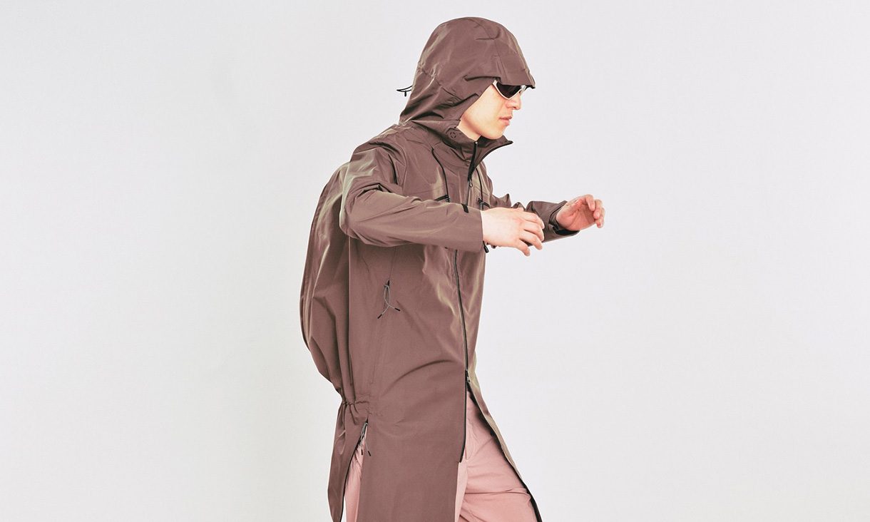 2025春夏系列以火口湖为灵感，呈现轻盈飘逸的都市机能穿搭 - 臻雅致裁服装网