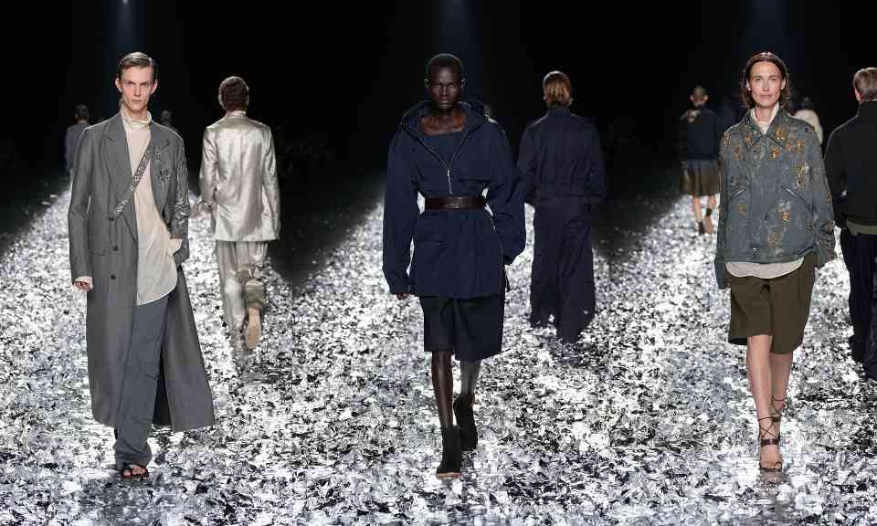 衣物故事与时间印记：探索工艺色彩与穿着感知的优雅连接 - 臻雅致裁服装网