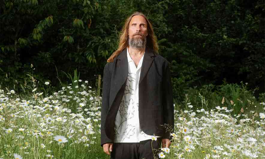 复古手工刺绣与宽松廓形，营造天然古着感 - 臻雅致裁服装网