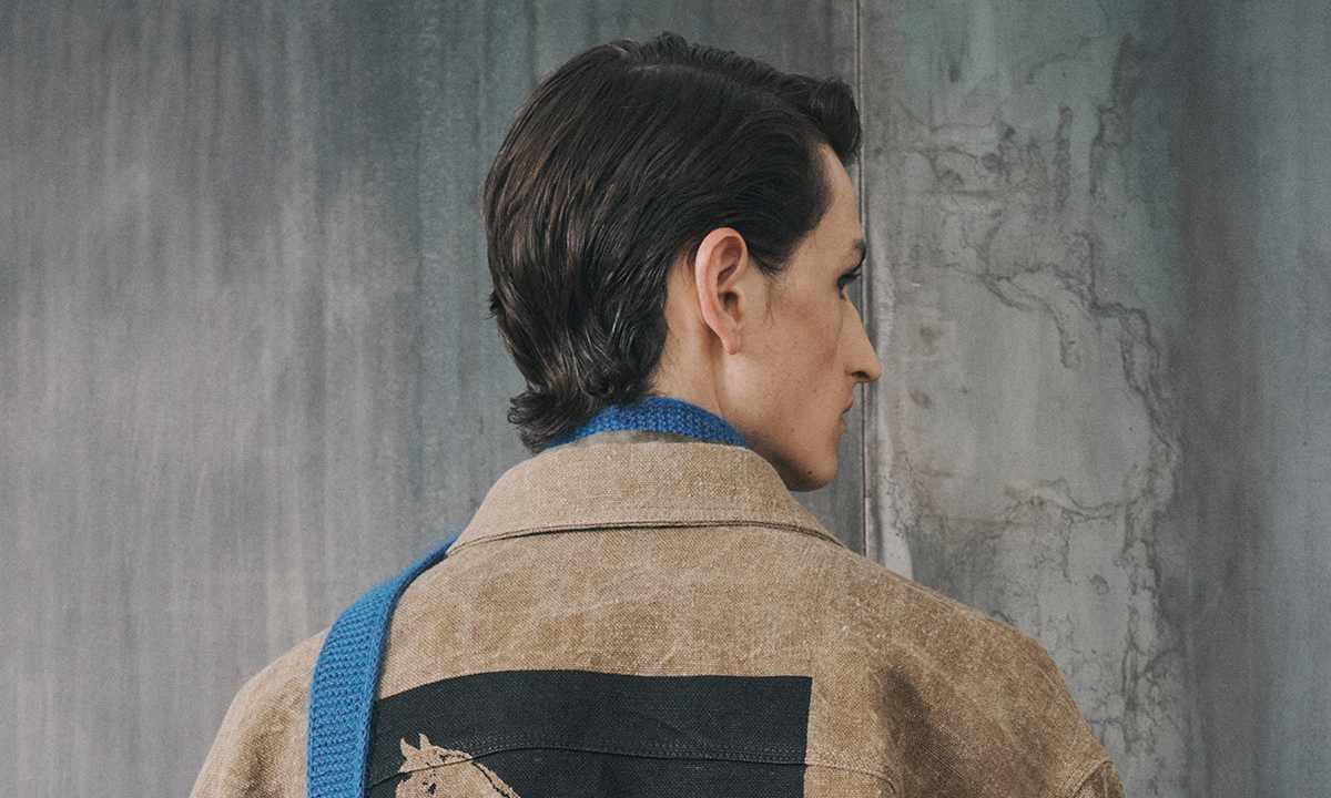 创意总监更迭后首秀，艺术灵感重塑极简与军事风格 - 臻雅致裁服装网