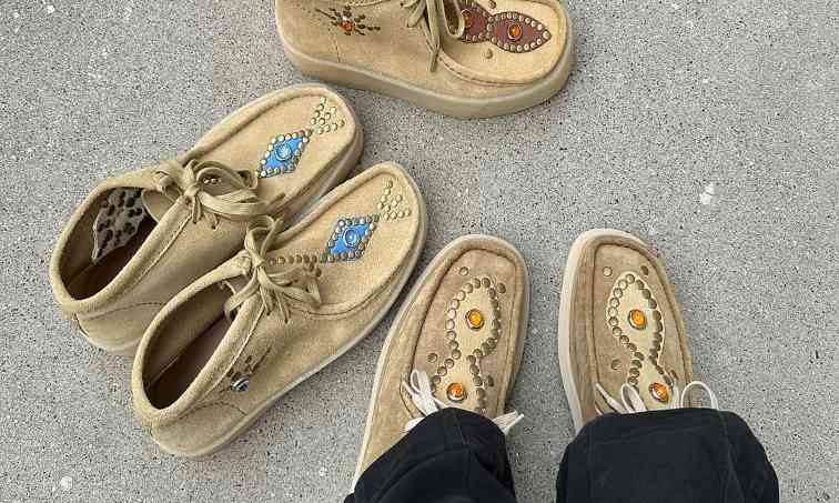 Clarks Originals联名Wallabee鞋款发布，黄铜钉宝石点缀彰显 - 臻雅致裁服装网