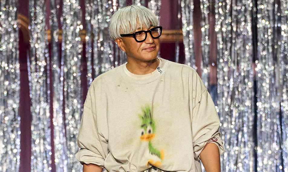 时尚设计映射社会人格现象，探讨公共与私人界限模糊 - 臻雅致裁服装网