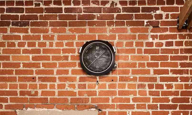 UNDEFEATED跨界联名挂钟，硬朗军事风设计诠释复古运动美学 - 臻雅致裁服装网