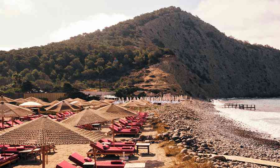 Off-White™ 推出夏日限定胶囊系列，打造地中海梦幻乐园 - 臻雅致裁服装网