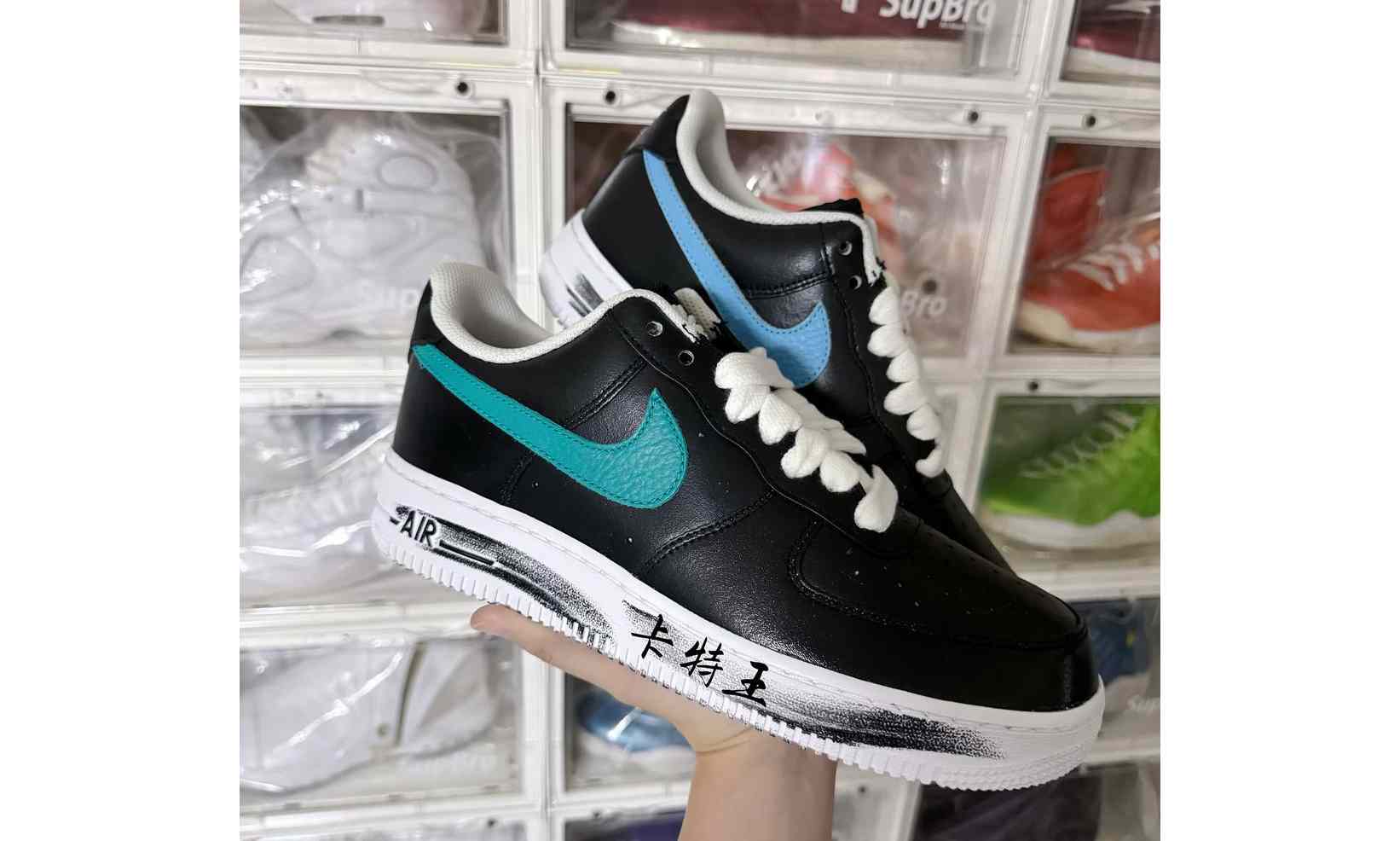 权志龙联名AF1新作曝光，刮刮乐设计引期待 - 臻雅致裁服装网