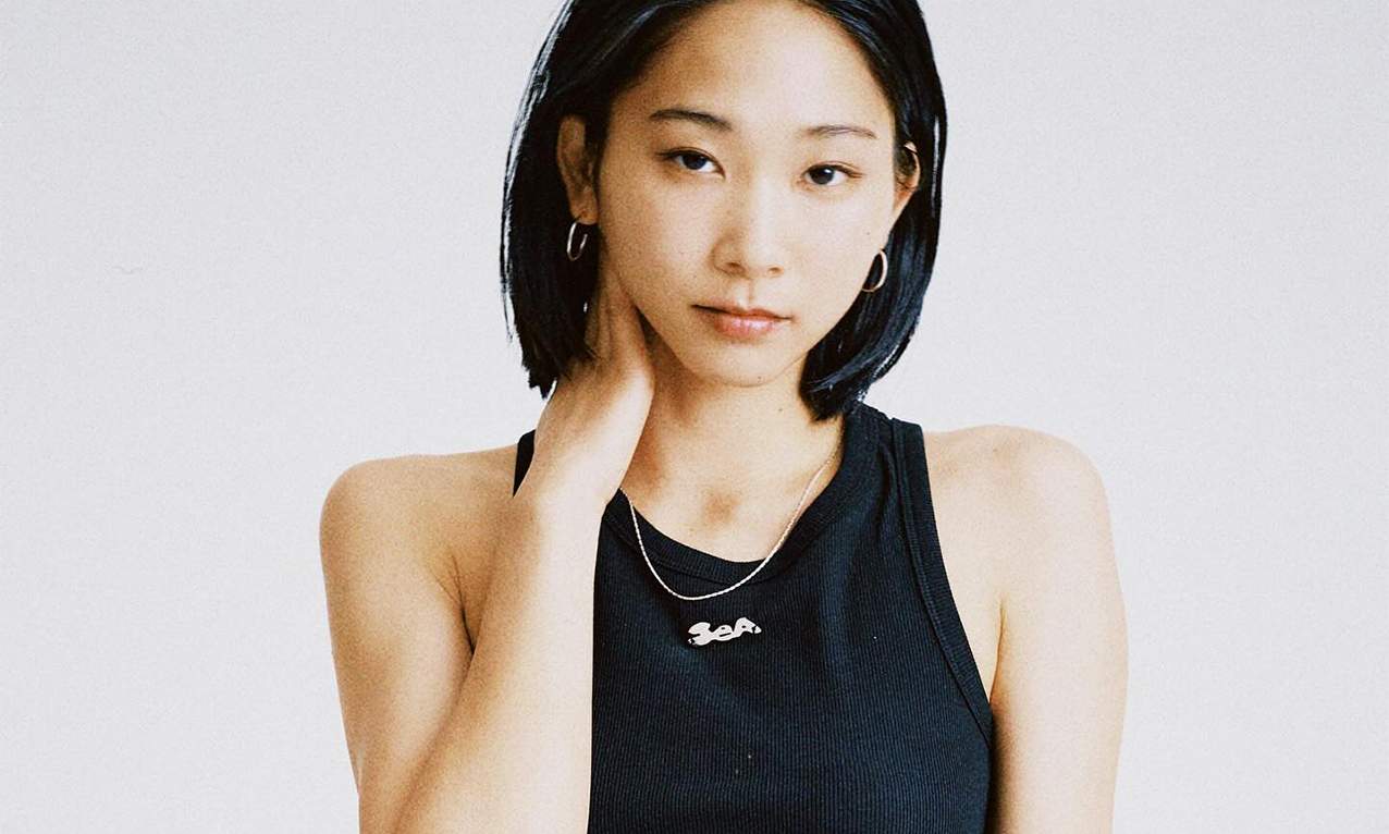 夏季街头穿搭新风尚，解锁女性潮流单品新选择 - 臻雅致裁服装网