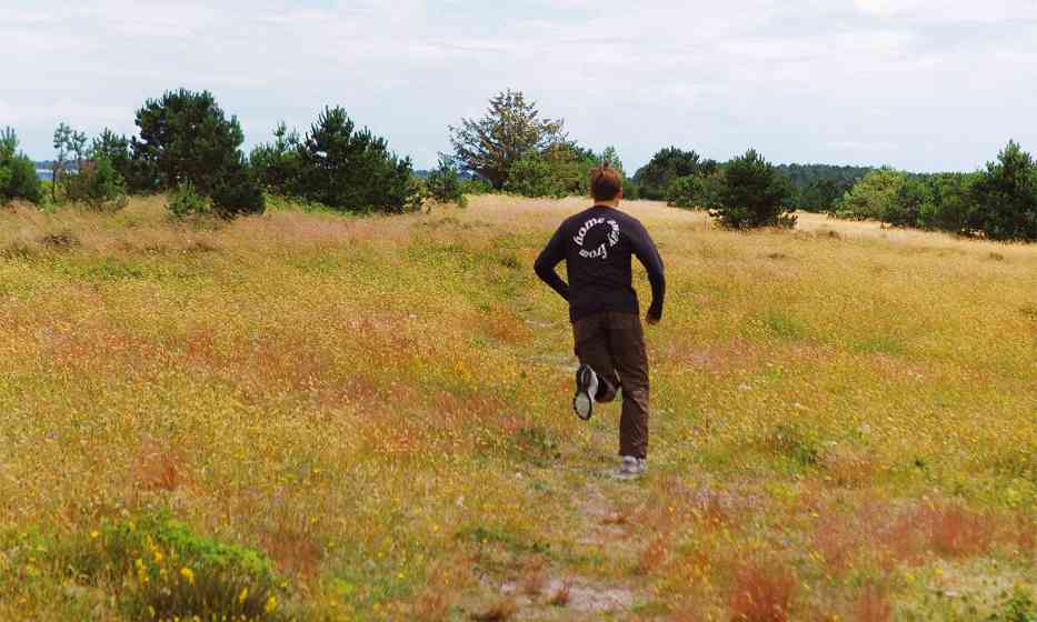夏季胶囊系列发布，以度假生活为灵感打造舒适出行单品 - 臻雅致裁服装网