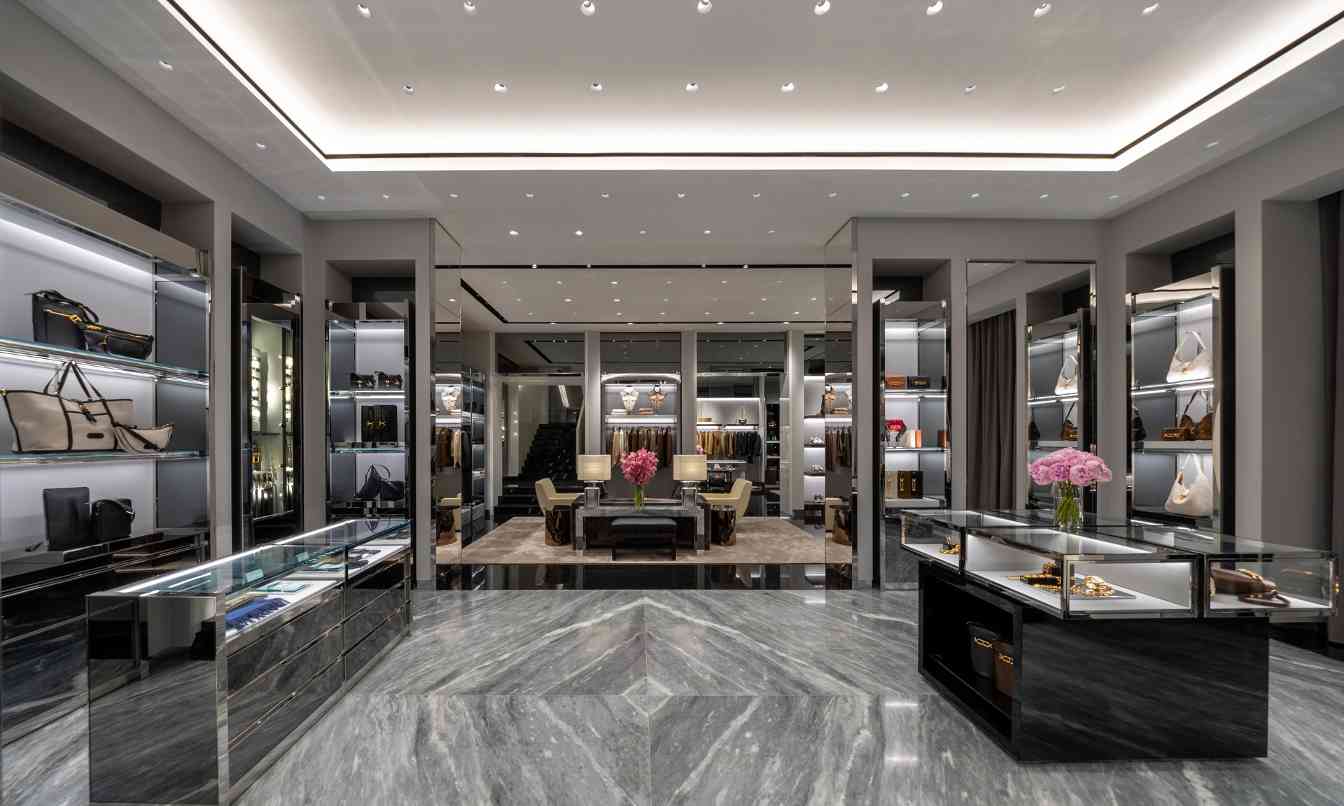 全新旗舰店诠释现代奢华，沉浸式造型沙龙体