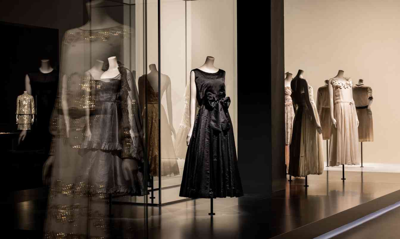 嘉柏丽尔·香奈儿时尚宣言回顾展，勾勒先锋设计师创作轨迹