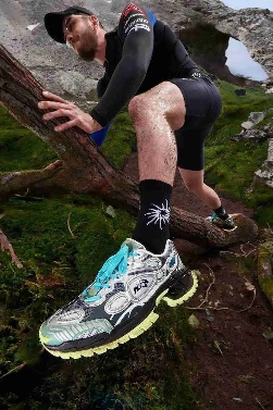 从繁复堆砌到简约融合，小众鞋履品牌的风格进化之路(图21)