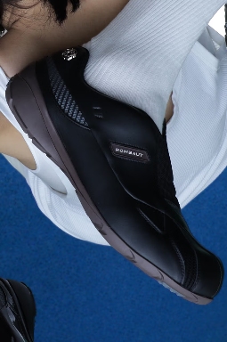 从繁复堆砌到简约融合，小众鞋履品牌的风格进化之路(图32)