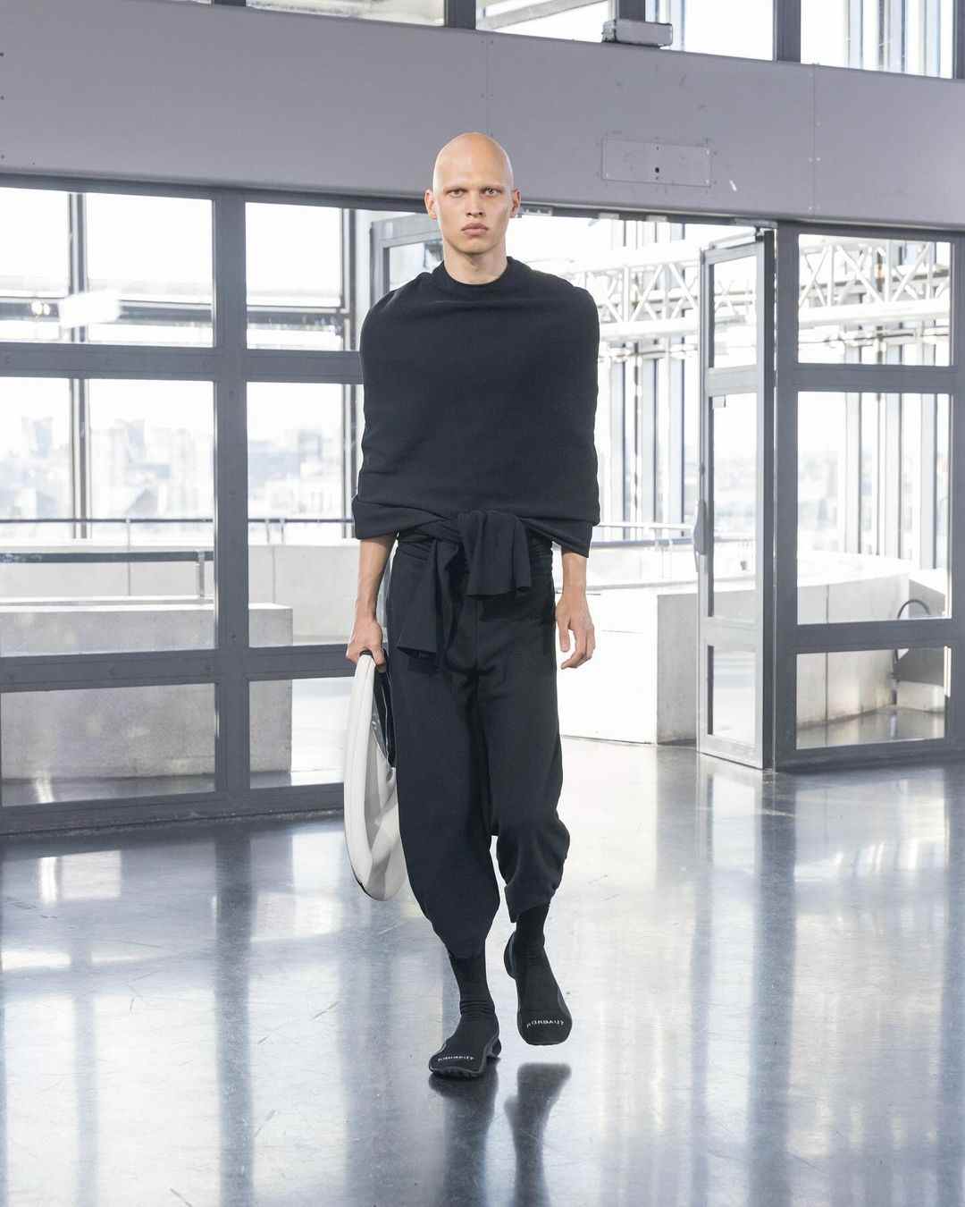 从繁复堆砌到简约融合，小众鞋履品牌的风格进化之路(图19)