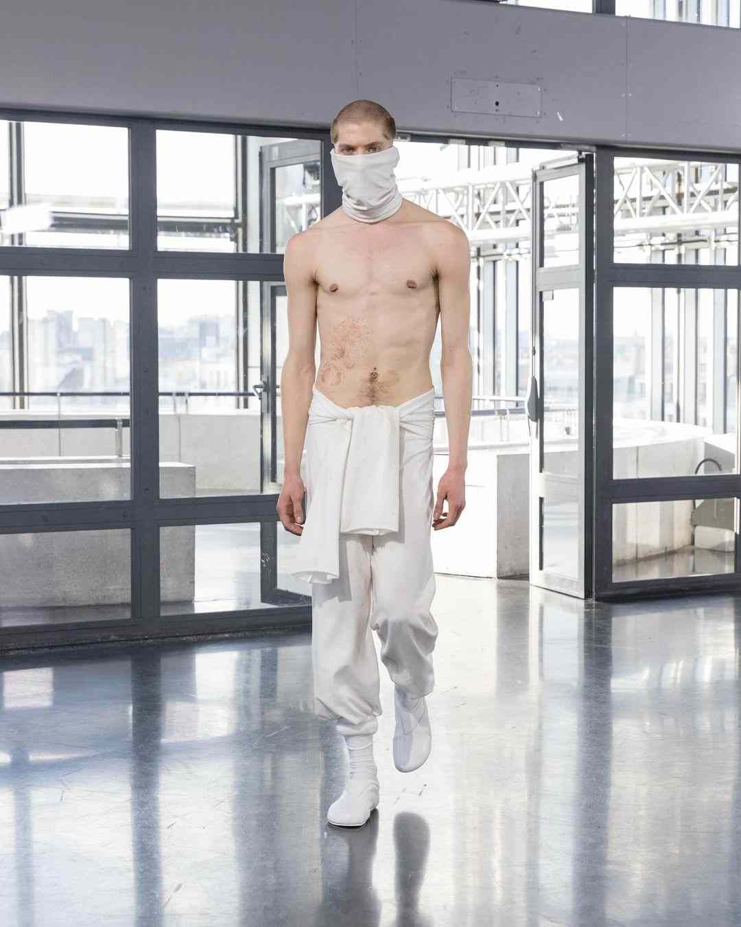 从繁复堆砌到简约融合，小众鞋履品牌的风格进化之路(图17)