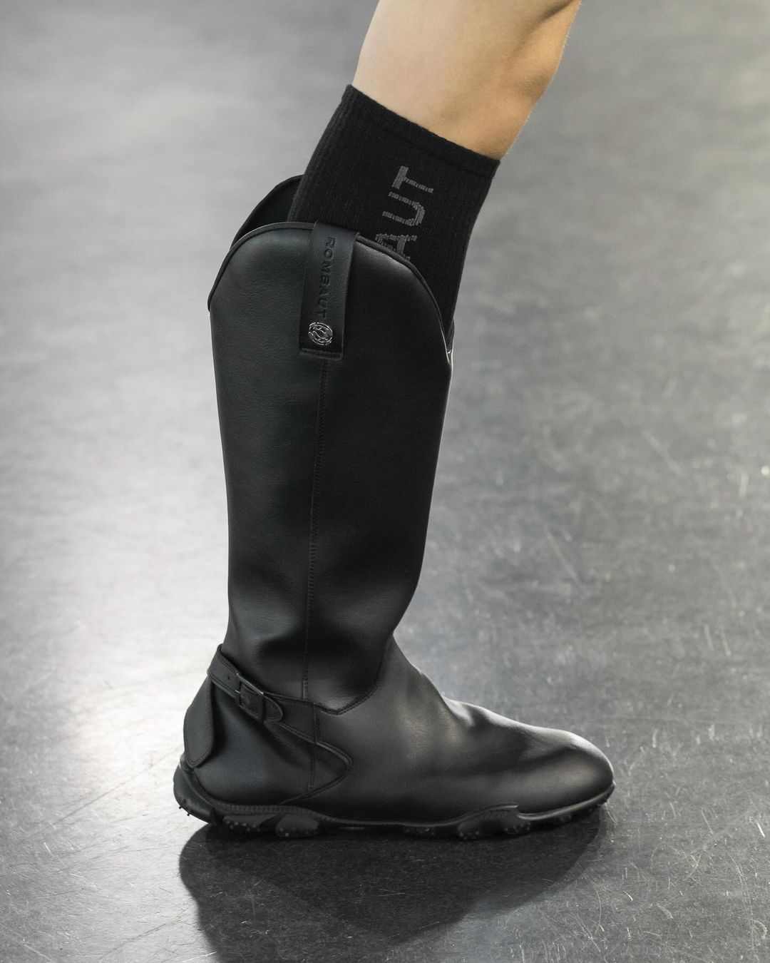 从繁复堆砌到简约融合，小众鞋履品牌的风格进化之路(图12)