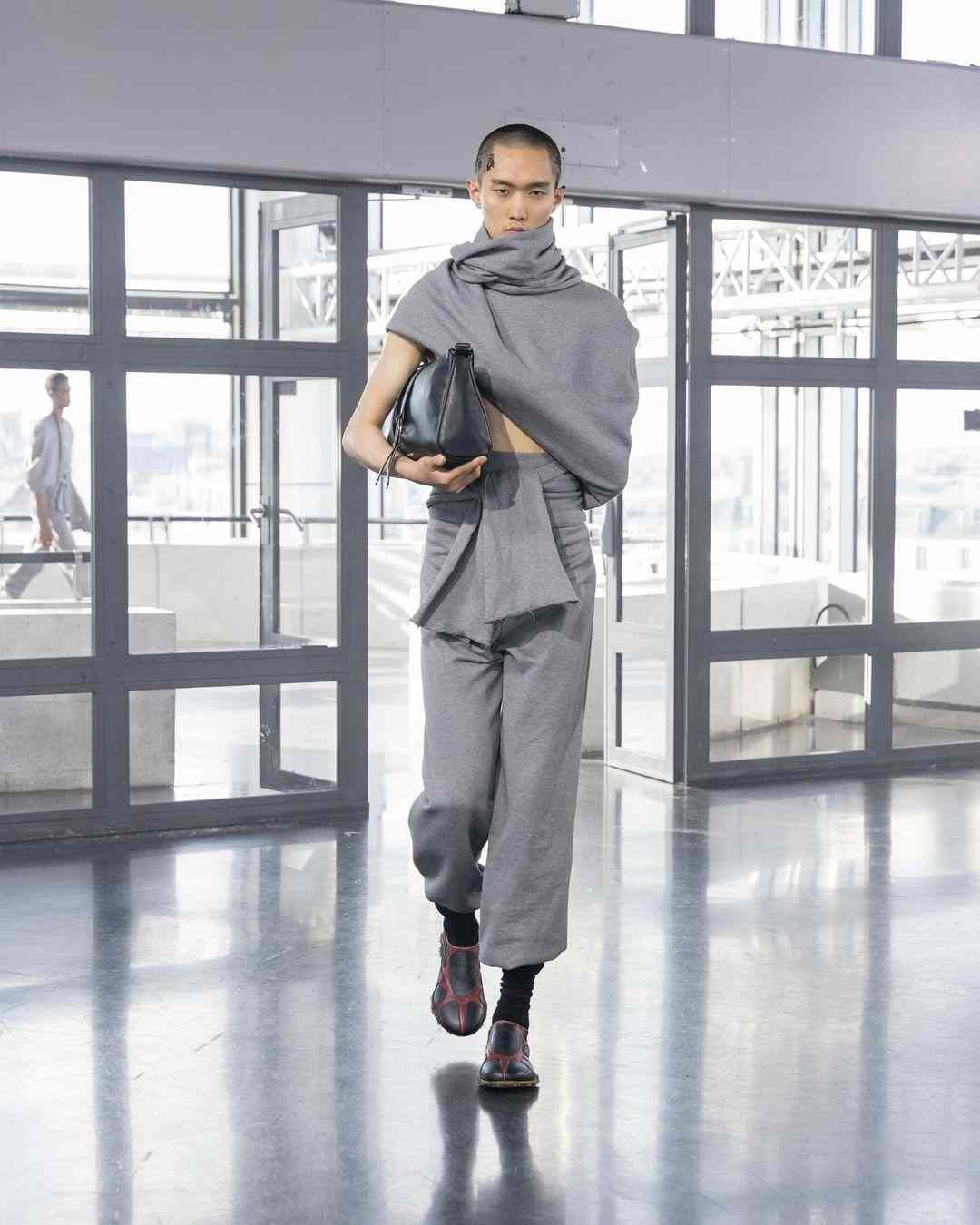 从繁复堆砌到简约融合，小众鞋履品牌的风格进化之路(图18)