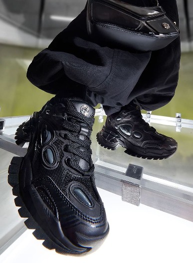 从繁复堆砌到简约融合，小众鞋履品牌的风格进化之路(图20)